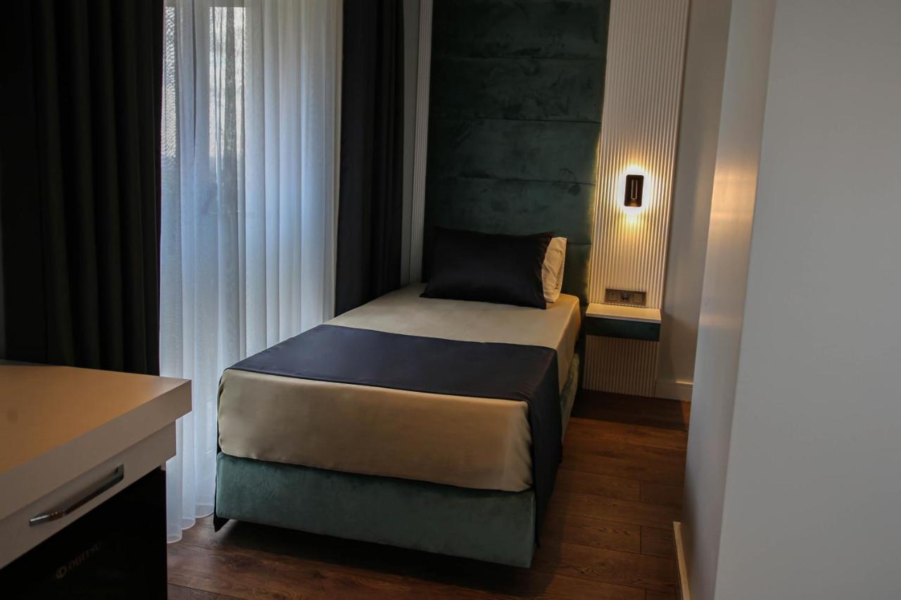 Axu Airport Hotel Arnavutkoy 외부 사진 A single room at the hotel