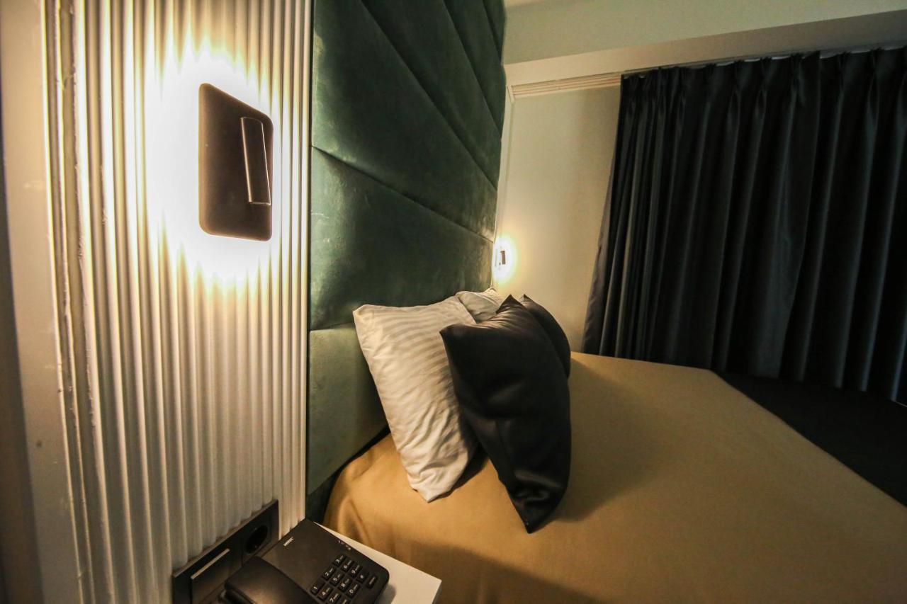 Axu Airport Hotel Arnavutkoy 외부 사진 A room at the hotel