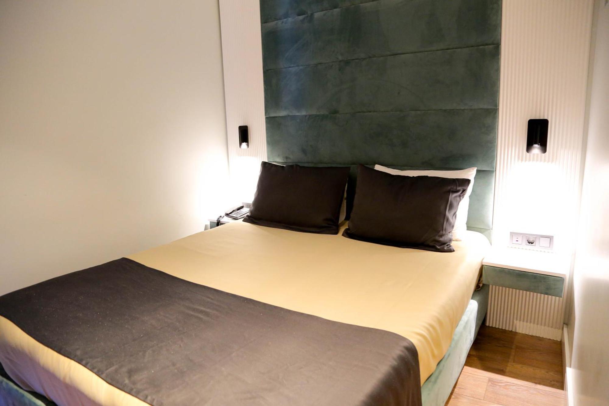 Axu Airport Hotel Arnavutkoy 외부 사진 A bedroom at the hotel