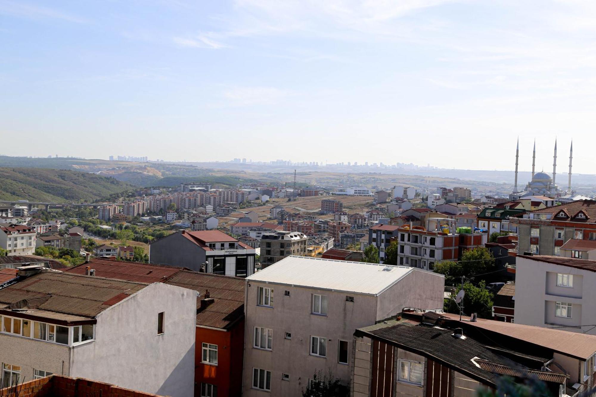 Axu Airport Hotel Arnavutkoy 외부 사진 A view of the district